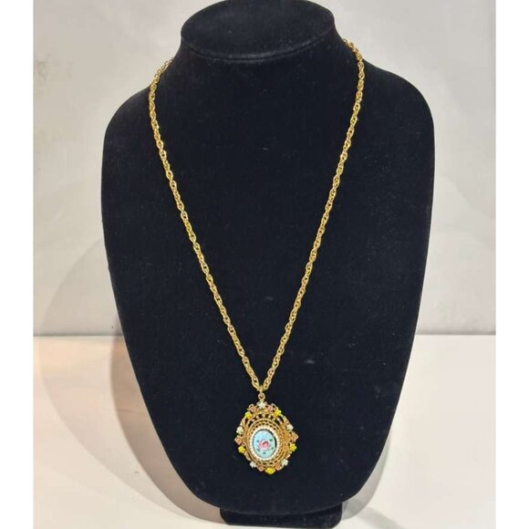 Elegant Chain Necklace with Ornate Pendant Gold Tone Size 13" - Picture 1 of 8